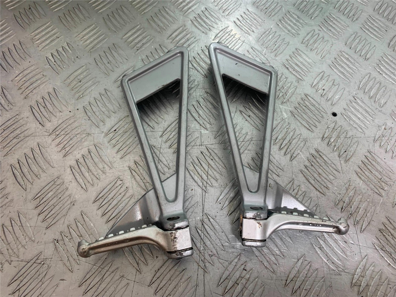APRILIA RS660 RS 660 REAR HANGERS AND PEGS  YEAR 2020-2024 (CMB1202)