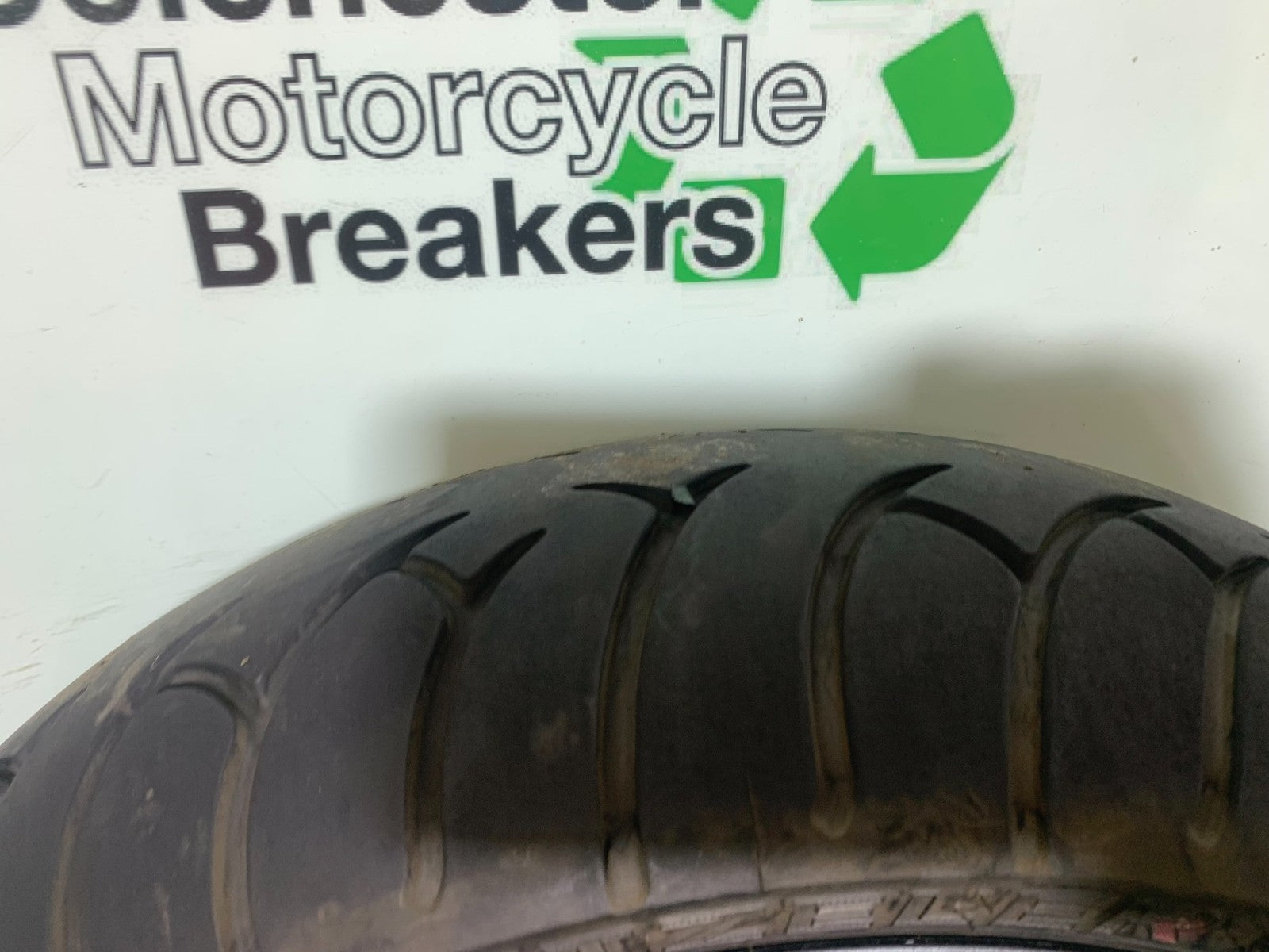 TRIUMPH 1050 SPEED TRIPLE REAR WHEEL   YEAR 2005-2007 (CMB1322)
