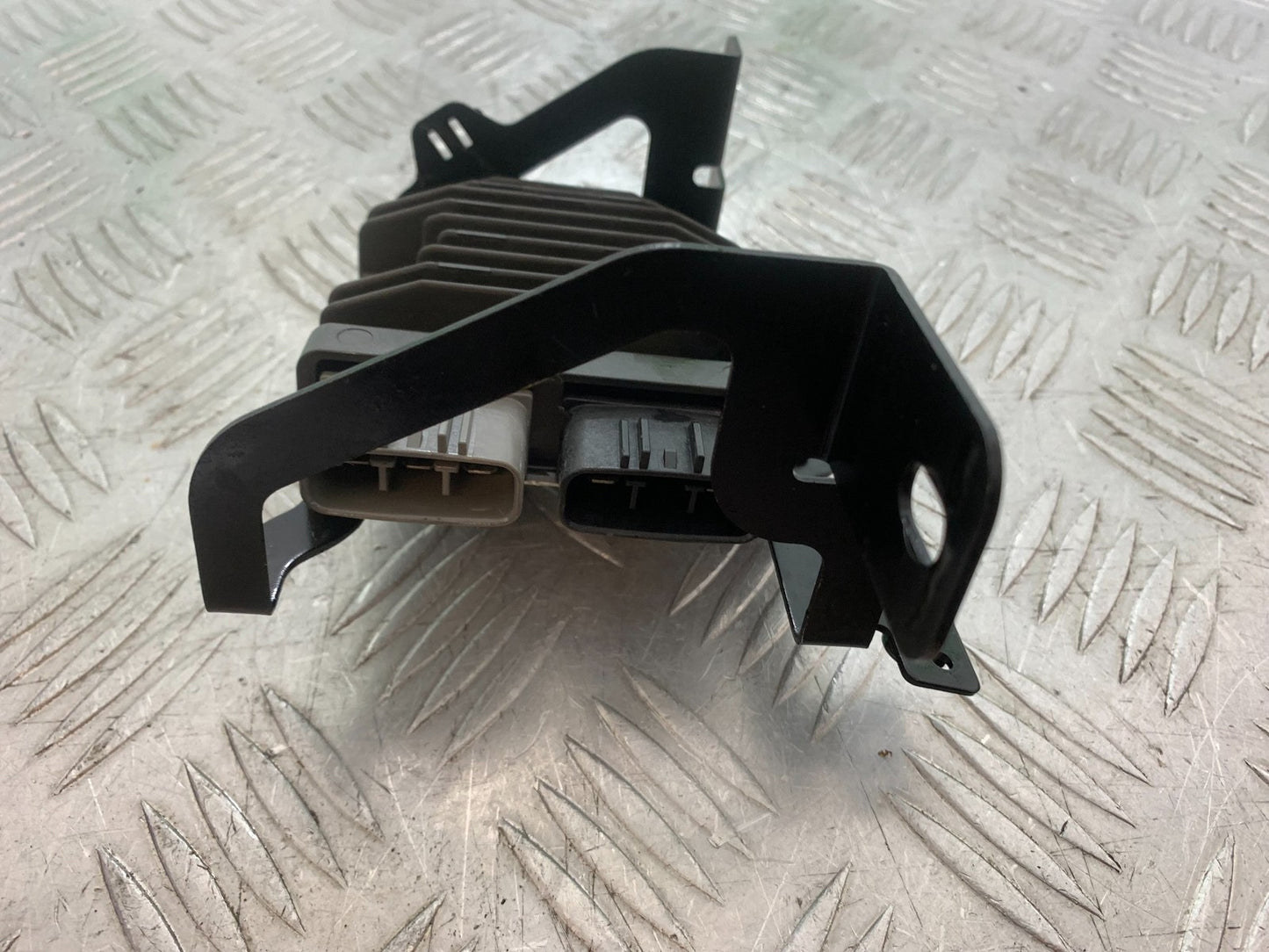 TRIUMPH TRIDENT 660 REGULATOR  YEAR 2021-2024 (CMB1295)