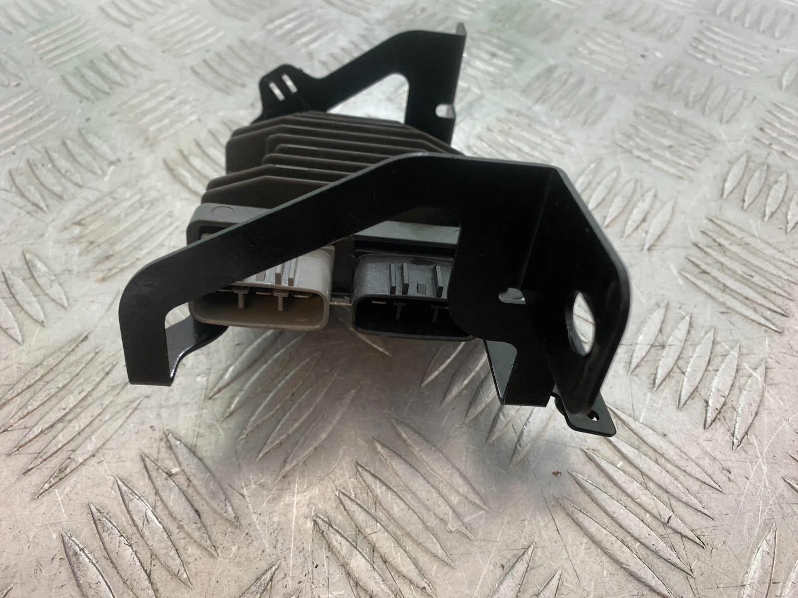 TRIUMPH TRIDENT 660 REGULATOR  YEAR 2021-2024 (CMB1295)