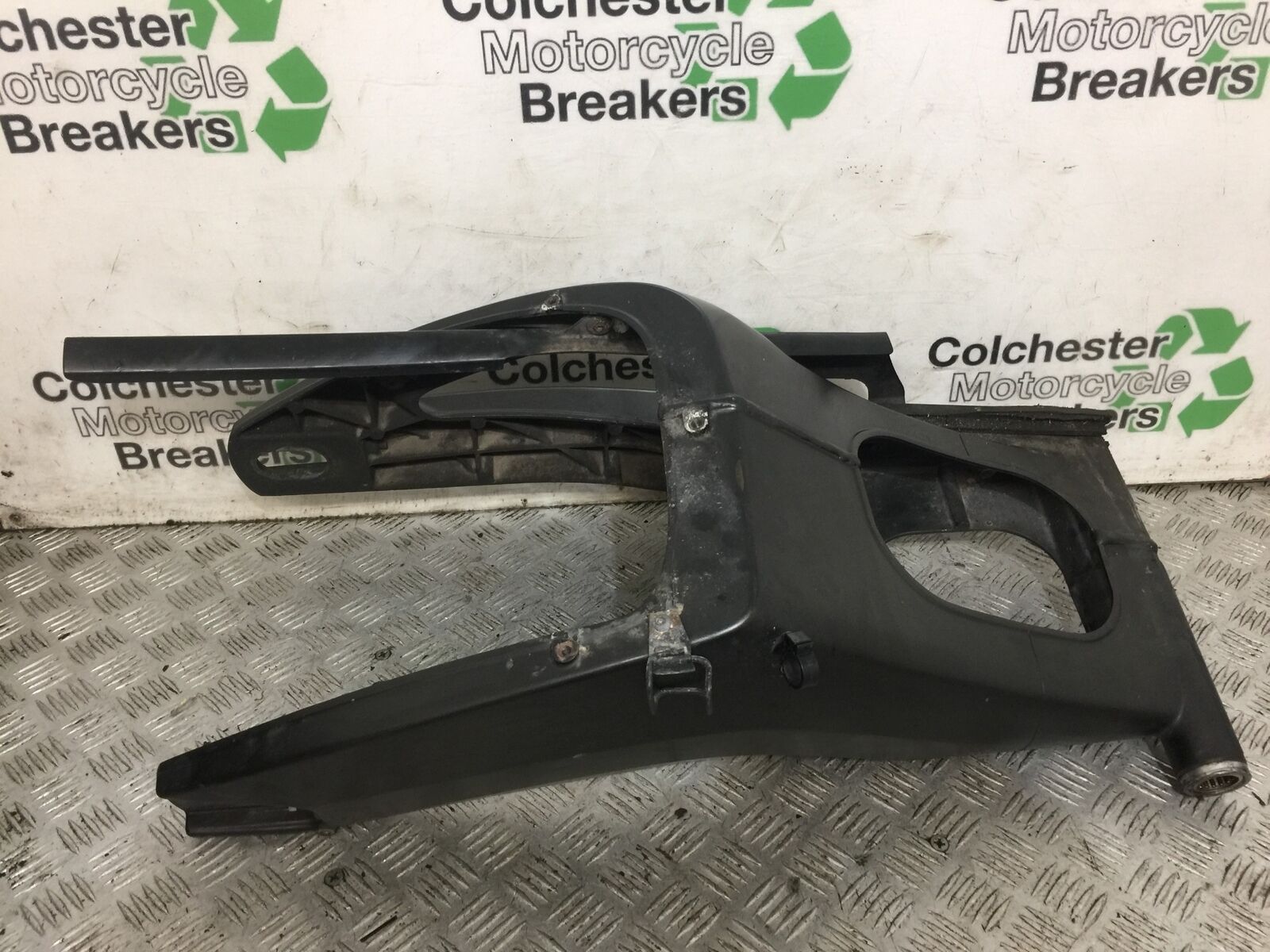 YAMAHA FZ1-N  SWINGARM  YEAR 2006-2012  (STOCK 787)