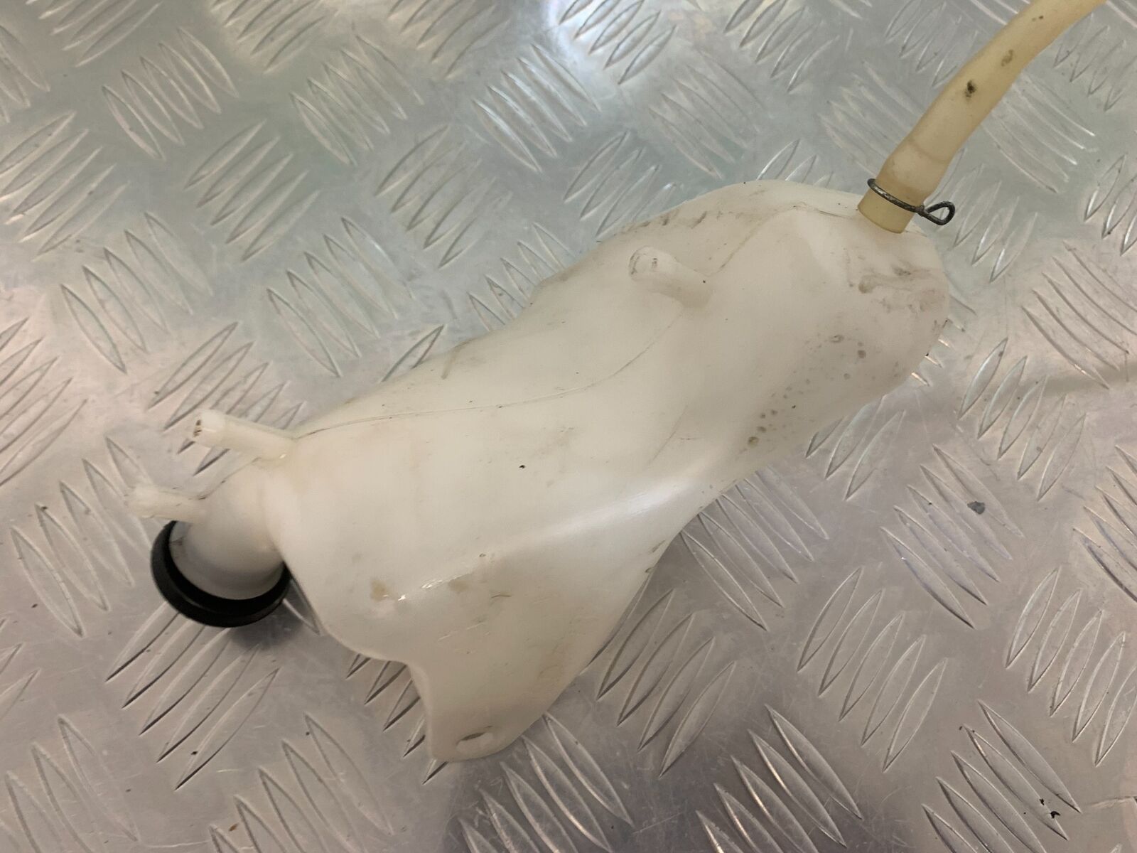 YAMAHA YP125 R X MAX COOLANT BOTTLE  YEAR 2014 (STOCK 949)