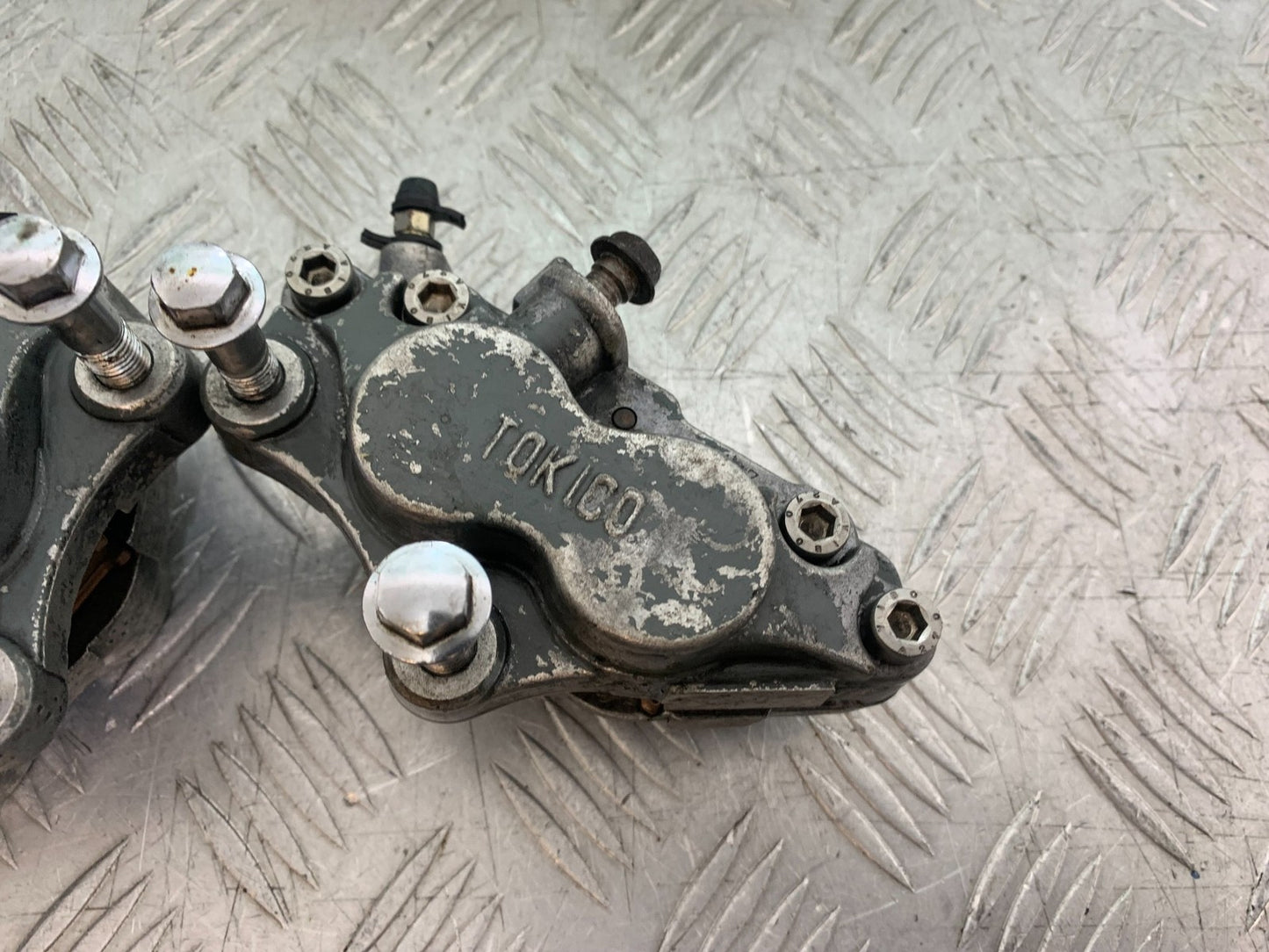 KAWASAKI ZZR1100 D FRONT BRAKE CALIPERS YEAR 1993-2001 (CMB1289)