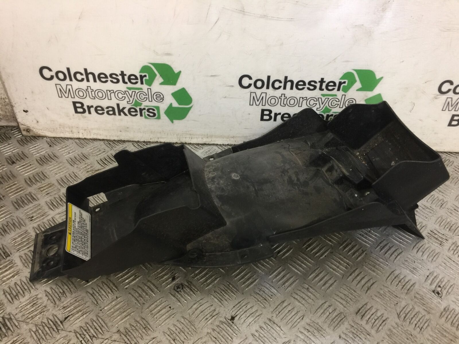HYOSUNG GT250 COMET UNDERTRAY  YEAR 2007 (STOCK 682)