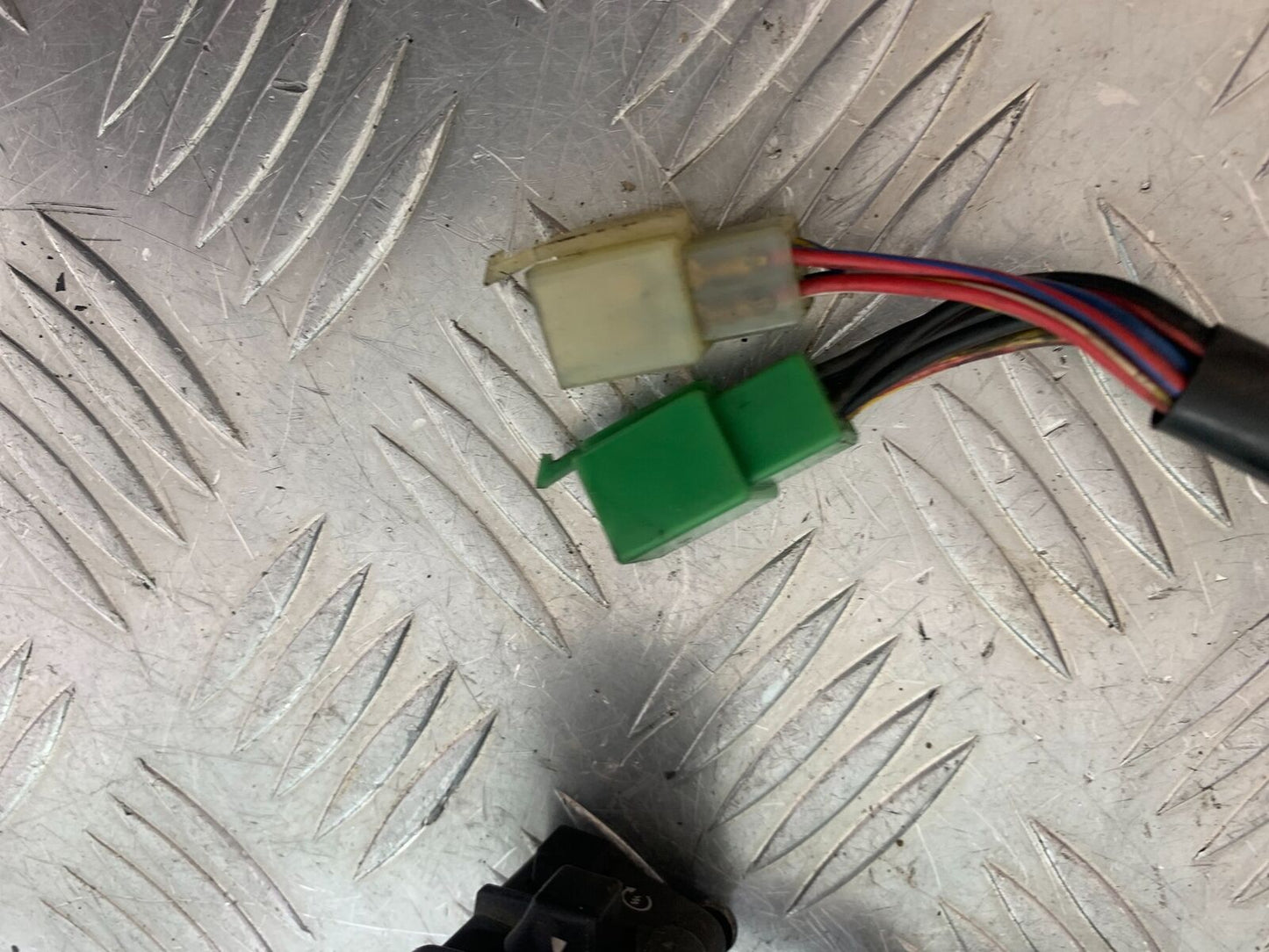 KAWASAKI ZX6R ZX6 J RIGHT SWITCH GEAR   YEAR 2000 (CMB1129)