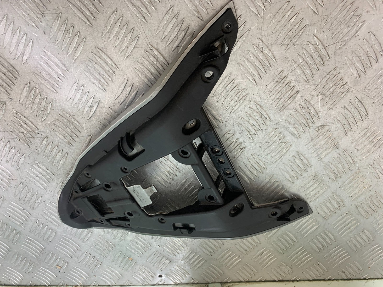APRILIA TUONO 1000 V4R UNDERTRAY YEAR 2011-13  (CMB1316)