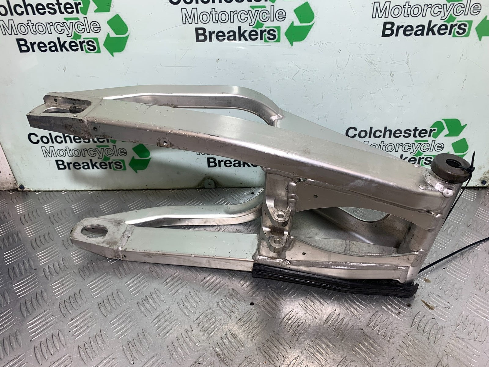 YAMAHA YZF R1 4XV SWINGARM   YEAR 1998-99 (CMB1291)