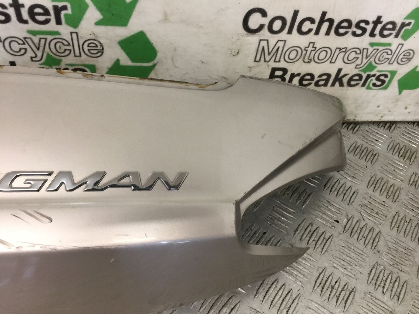 SUZUKI AN 250 BURGMAN LEFT SEAT PANEL YEAR 1999  (STOCK 881)