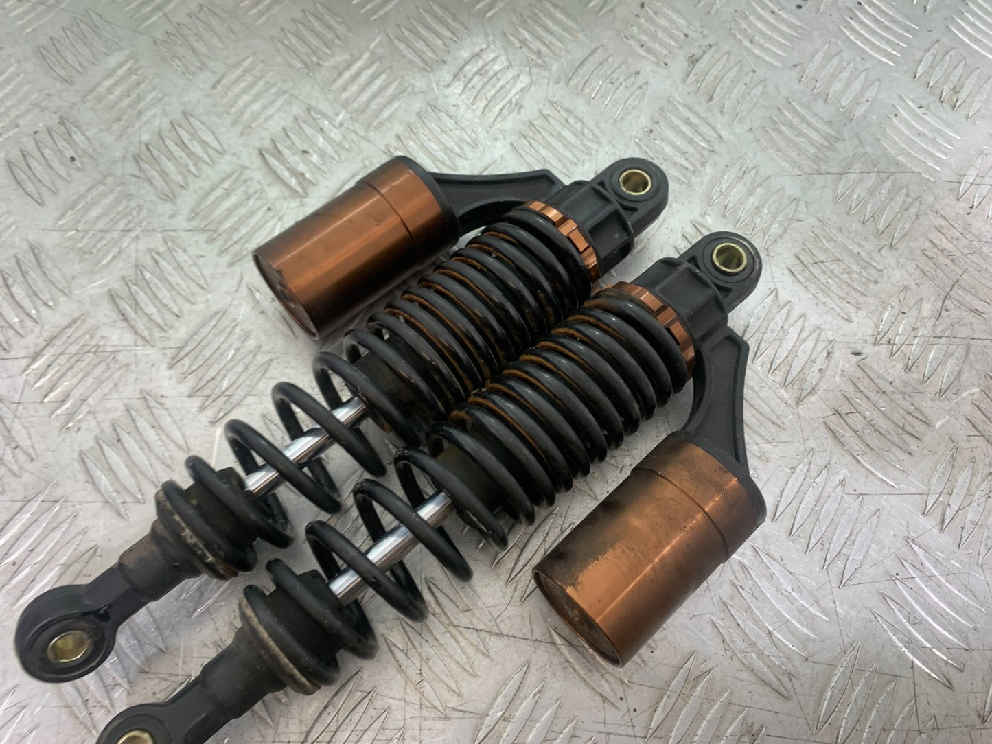 SINNIS HOODLUM 125 REAR SHOCKS  YEAR 2021-2025 (CMB1196)