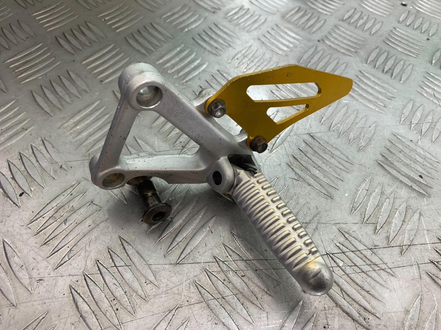 DUCATI 996 SPS 748 916 998  FRONT LEFT HANGER AND PEG 1999-2000 (CMB1209)
