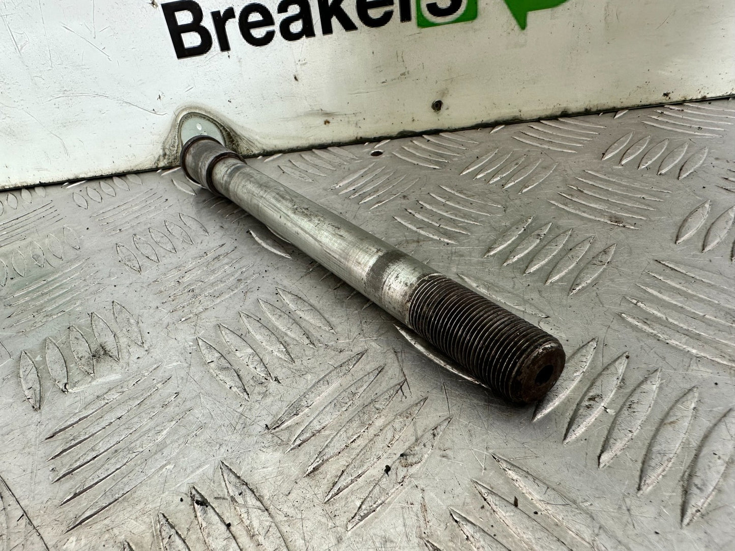 KAWASAKI ER6 F ER6F FRONT WHEEL SPINDLE YEAR 2005-2008 (CMB1178)