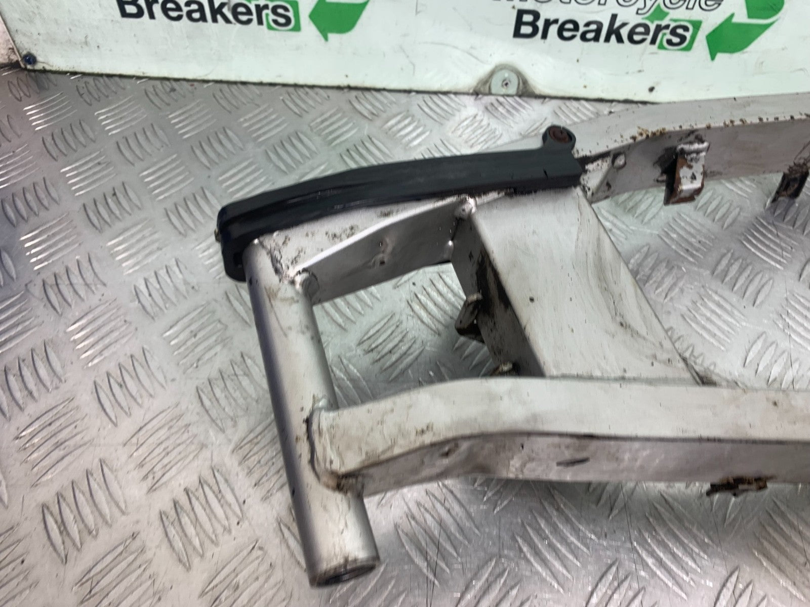 HONDA XL125 VARADERO SWINGARM  YEAR 2001-2006  (CMB1210)