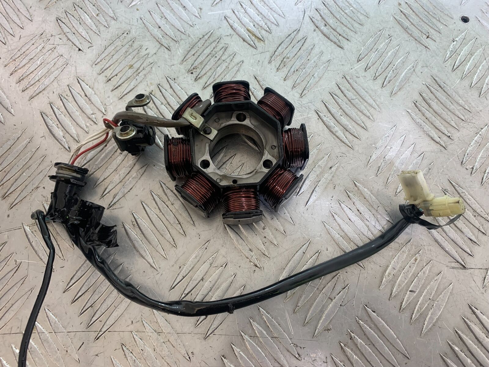 YAMAHA XT125 X XT 125 X GENERATOR   2005-2011 (CMB1097)