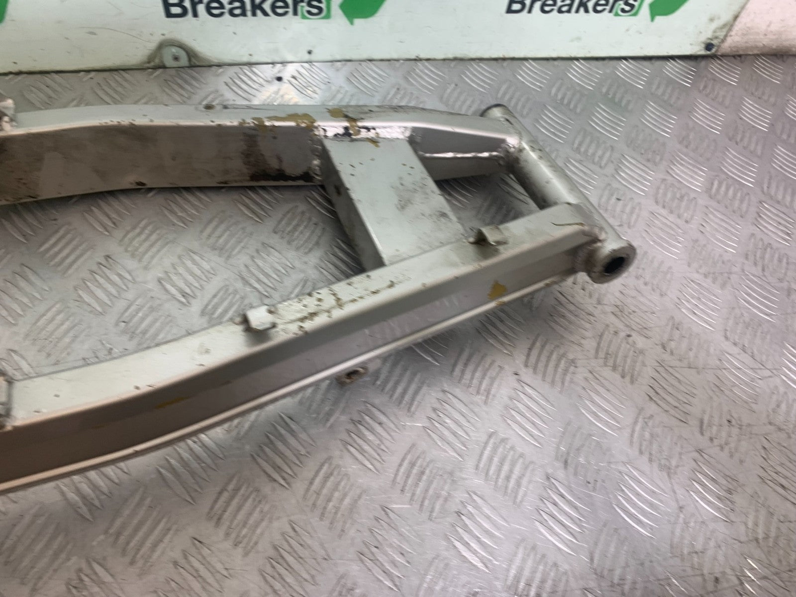 SUZUKI GSX750 INAZUMA SWINGARM  YEAR 1998-2003 (CMB1308)