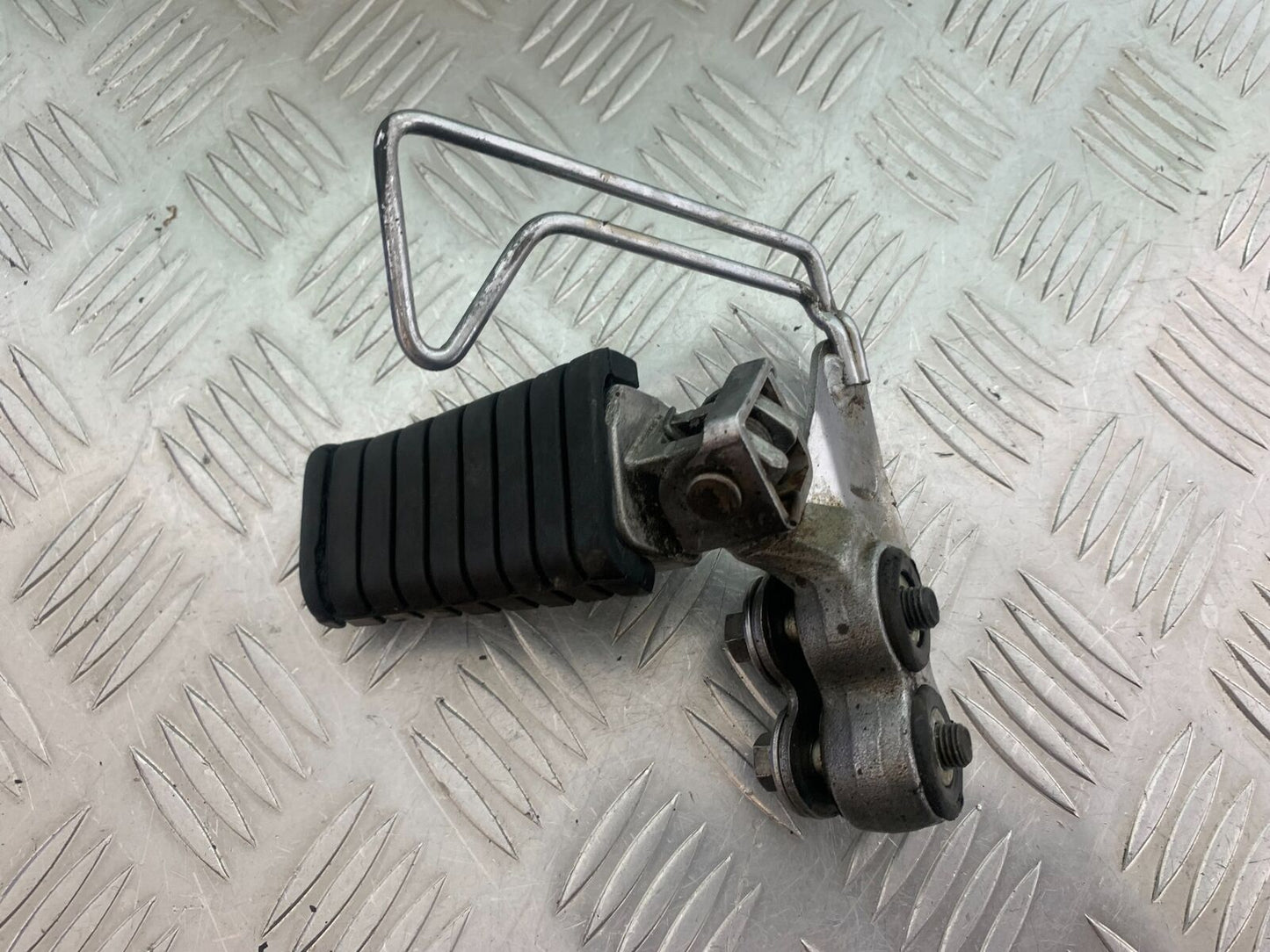 YAMAHA XV535 XV 535 VIRAGO FRONT RIGHT FOOTPEG YEAR 1994-02 (CMB1044)