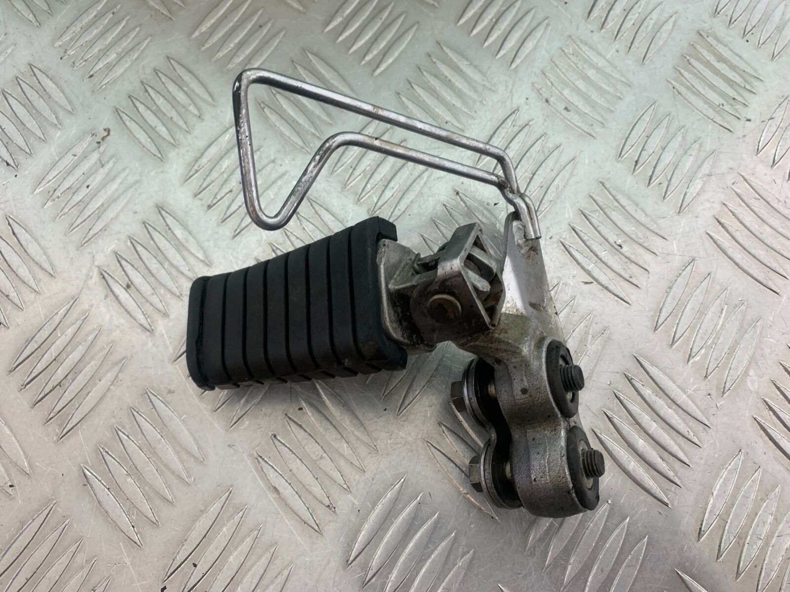 YAMAHA XV535 XV 535 VIRAGO FRONT RIGHT FOOTPEG YEAR 1994-02 (CMB1044)