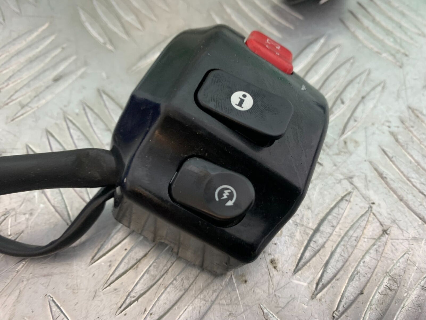 TRIUMPH THUNDERBIRD 1600 RIGHT SWITCH GEAR   YEAR 2011 (CMB1107)