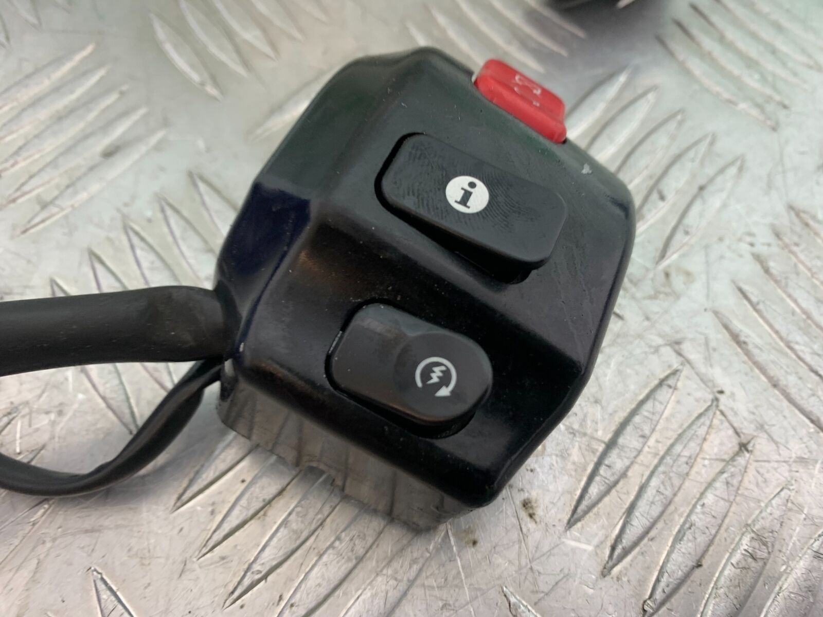 TRIUMPH THUNDERBIRD 1600 RIGHT SWITCH GEAR   YEAR 2011 (CMB1107)