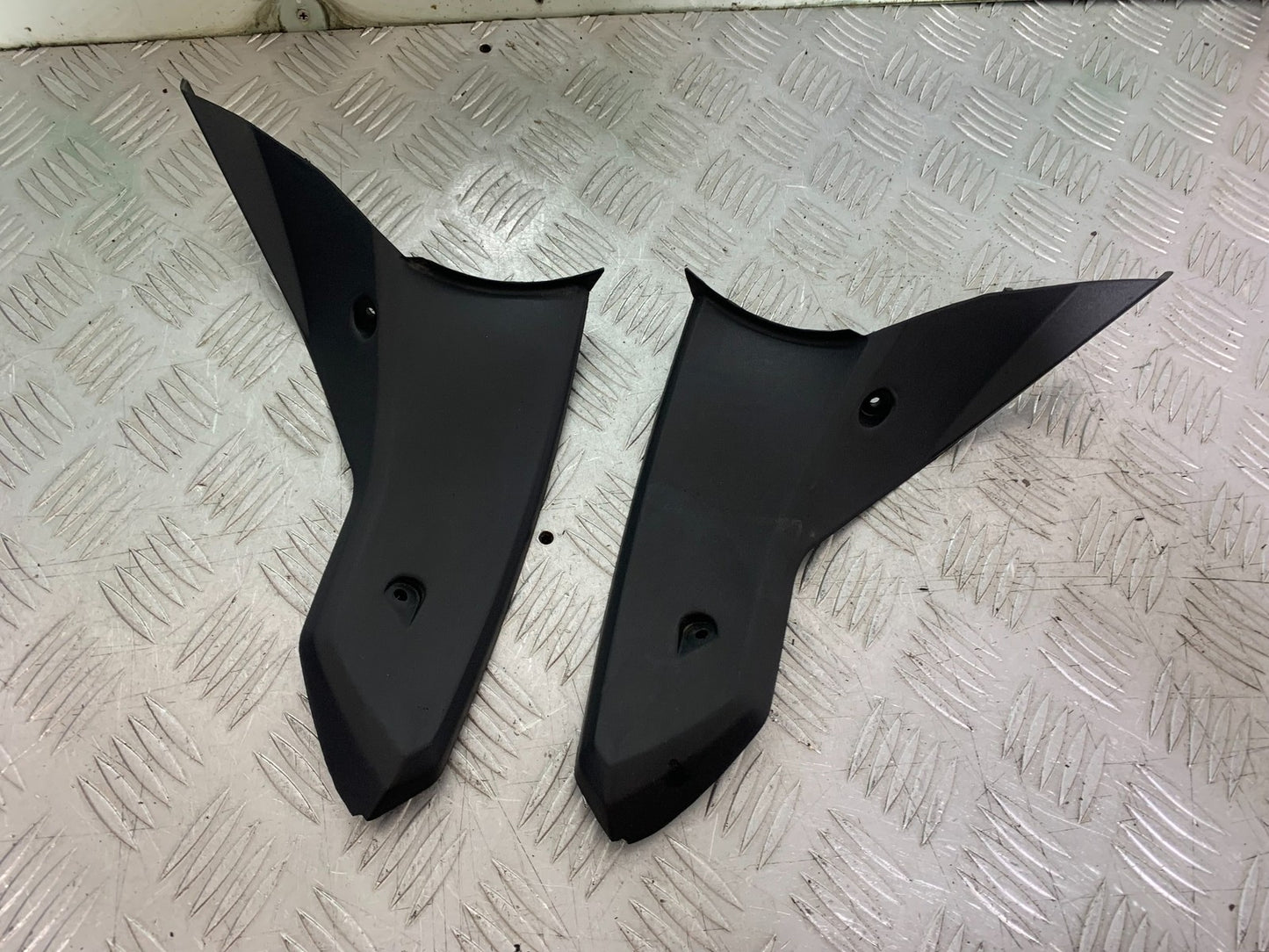 TRIUMPH 1050 SPRINT ST LEFT & RIGHT TOP FAIRING INFILLS   2003-2011 (CMB1285)