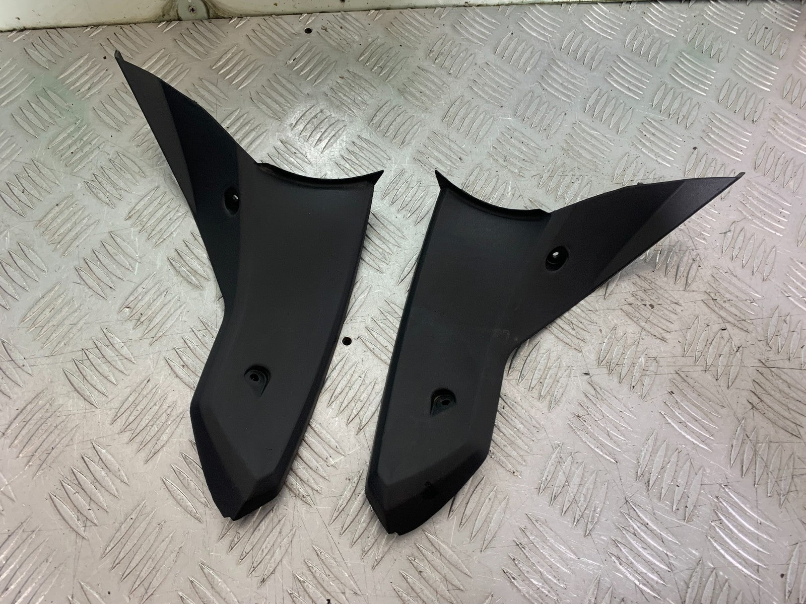 TRIUMPH 1050 SPRINT ST LEFT & RIGHT TOP FAIRING INFILLS   2003-2011 (CMB1285)