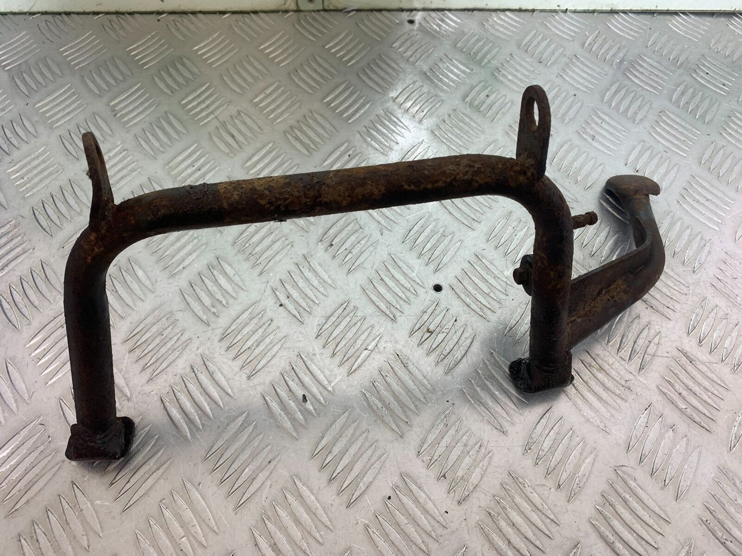 LEXMOTO MATADOR 125 JJ125T-17 CENTER STAND  (CMB1115)