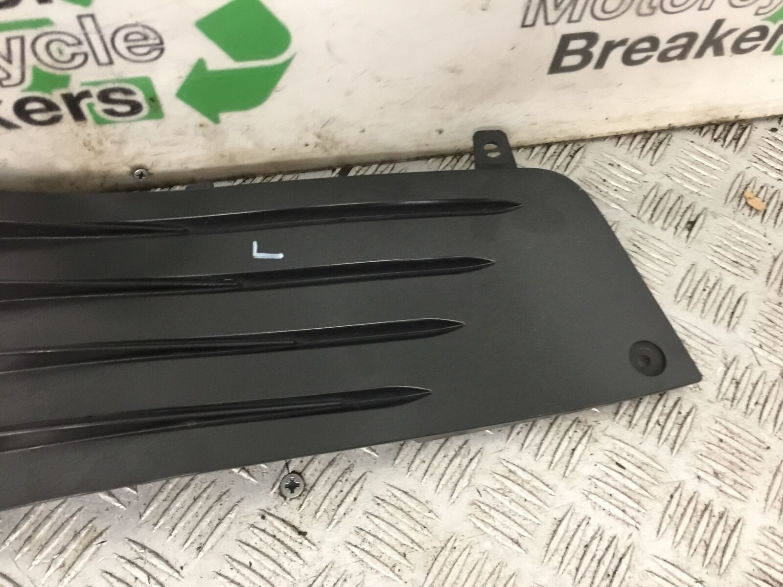 KAWASAKI ZZR1400 ZZR 1400 LEFT INFILL PANEL  YEAR 2007-11(STOCK 893)