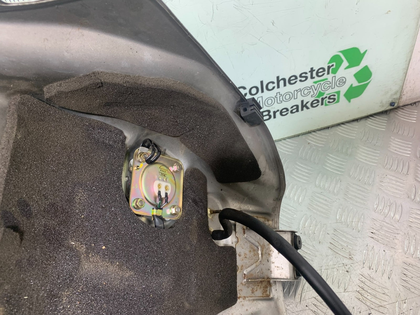 HONDA VFR800 PRE V-TEC PETROL TANK   YEAR 1998-2001 (CMB1233)