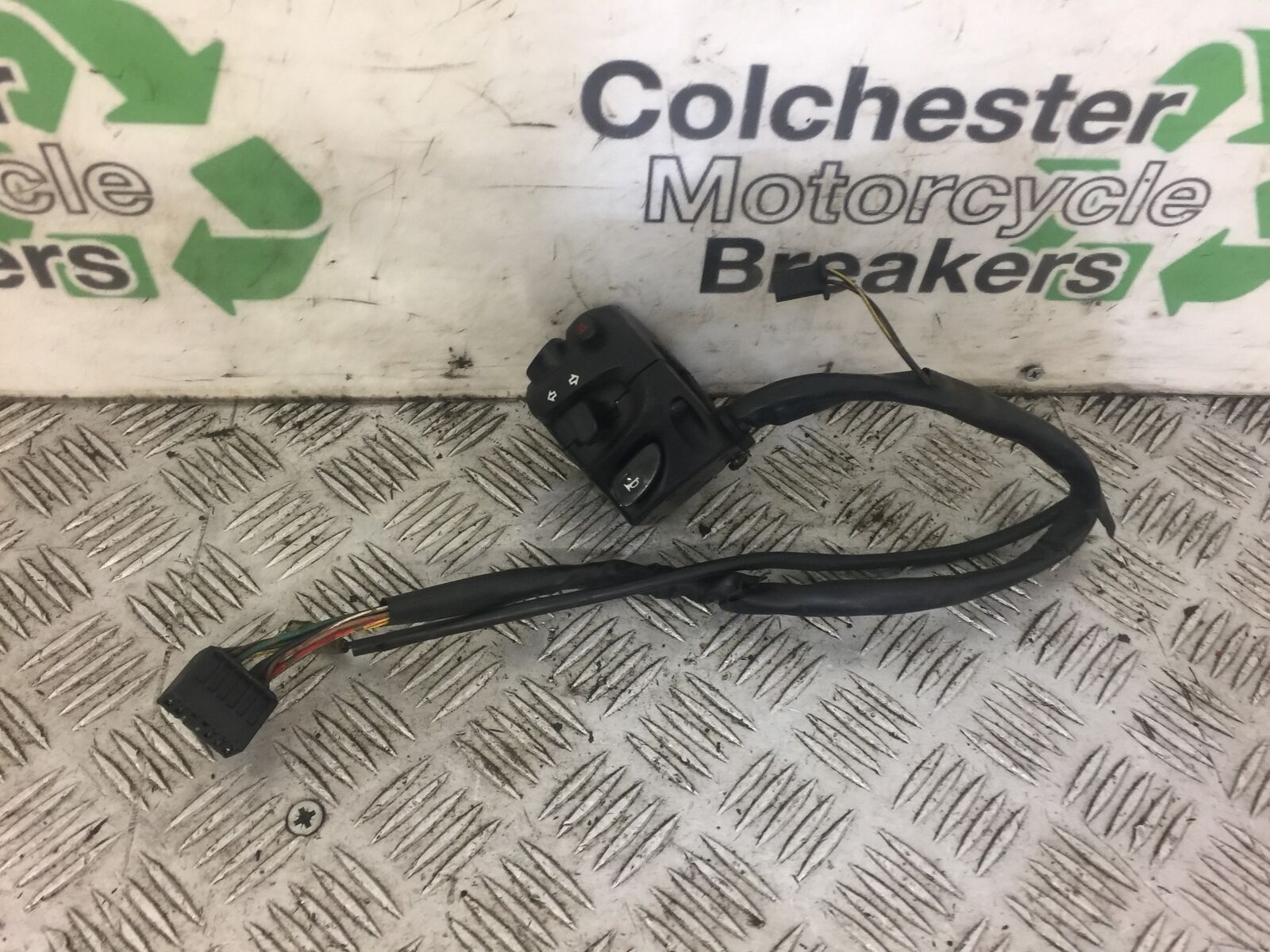 YAMAHA FZ6 LEFT SWITCH GEAR  YEAR 2005 (STOCK 473)