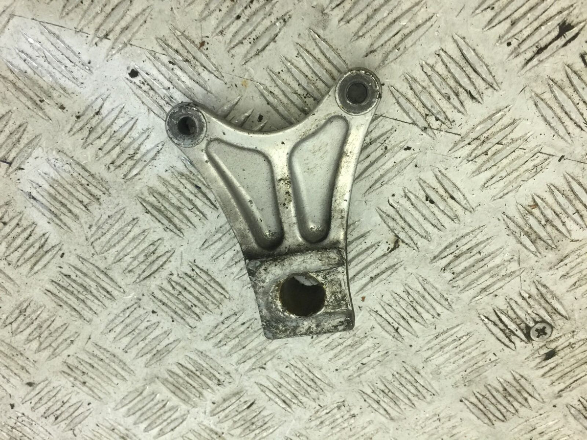 SUZUKI GSF600 GSF 600 BANDIT REAR CALIPER BRACKET YEAR 1997 (STOCK 687)