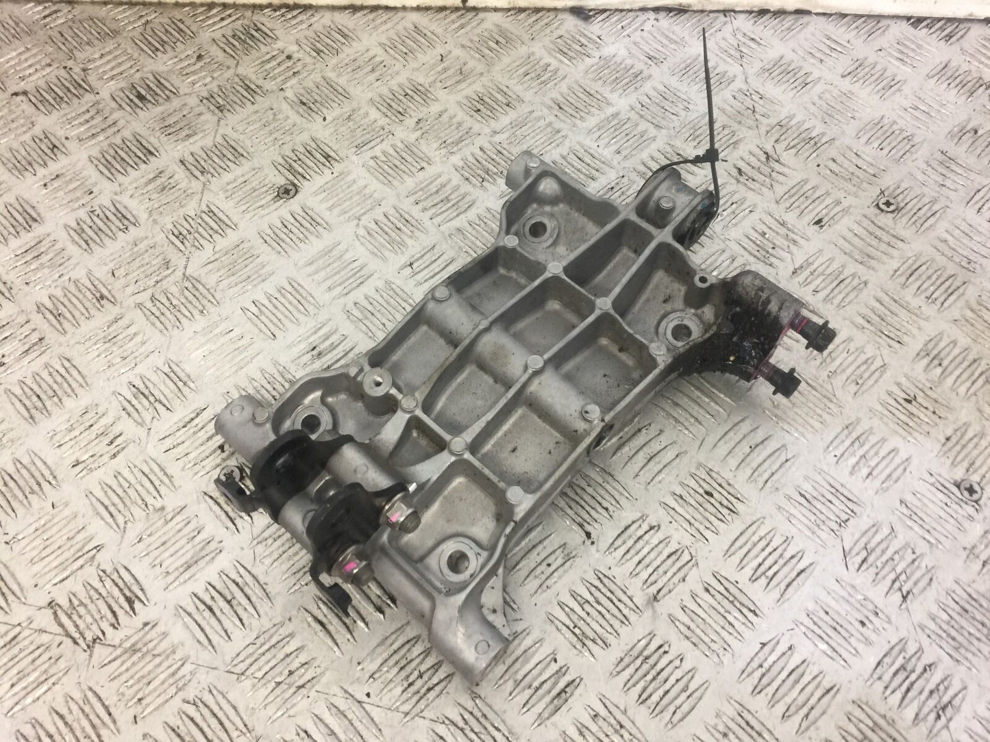 KAWASAKI Z400 Z 400 ENGINE FRAME BRACKET  YEAR 2019  (STOCK 672)