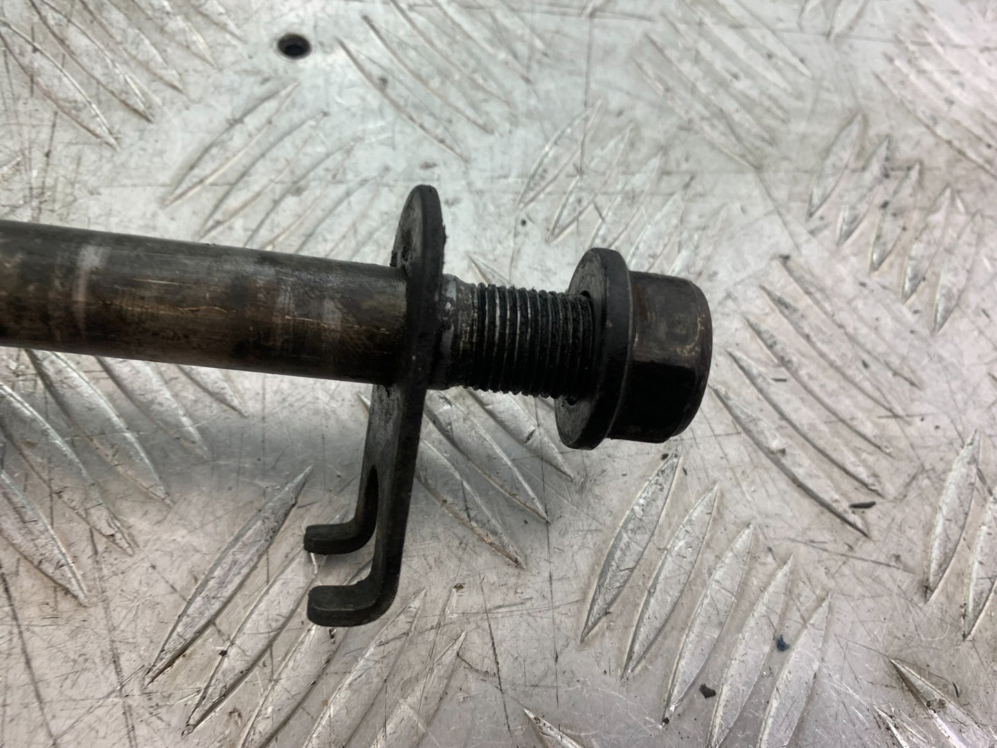 HONDA CB500 F CB500F REAR WHEEL SPINDLE AND ADJUSTERS  YEAR 2013-2015  (CMB1235)