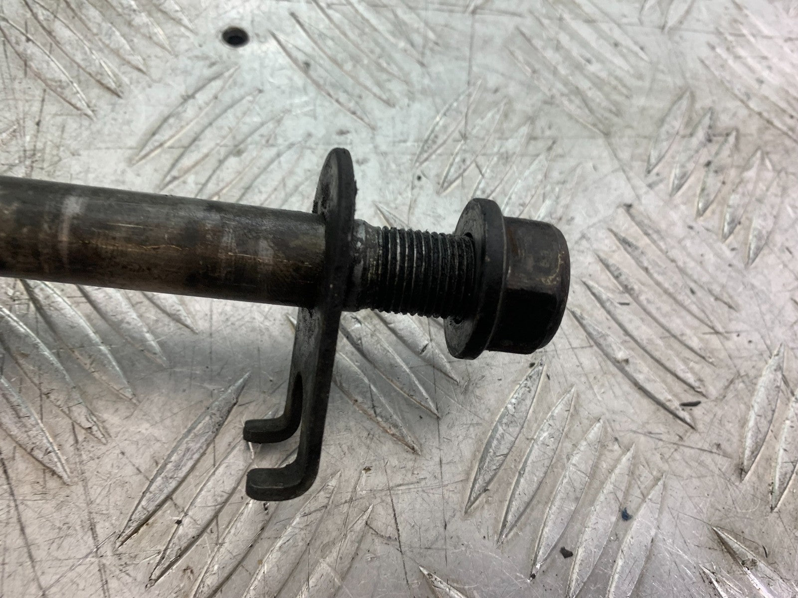 HONDA CB500 F CB500F REAR WHEEL SPINDLE AND ADJUSTERS  YEAR 2013-2015  (CMB1235)
