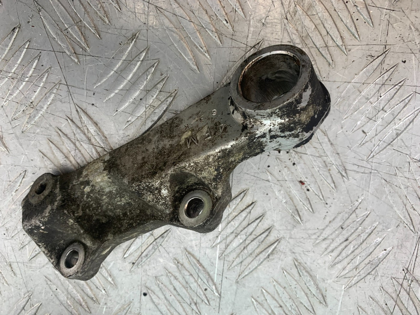 YAMAHA YZF1000 THUNDERACE REAR CALIPER BRACKET  YEAR 1997-2000 (CMB1204)