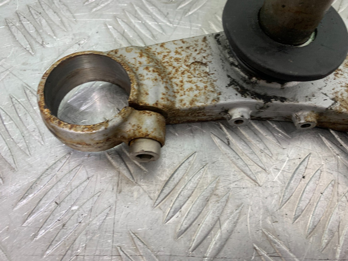 TRIUMPH 955i SPRINT ST BOTTOM YOKE  YEAR 1999-04 (CMB1230)