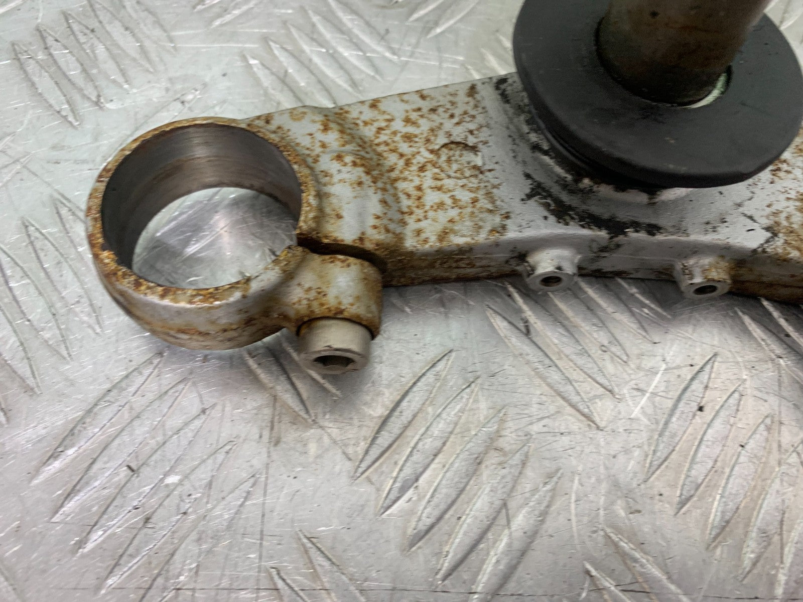 TRIUMPH 955i SPRINT ST BOTTOM YOKE  YEAR 1999-04 (CMB1230)