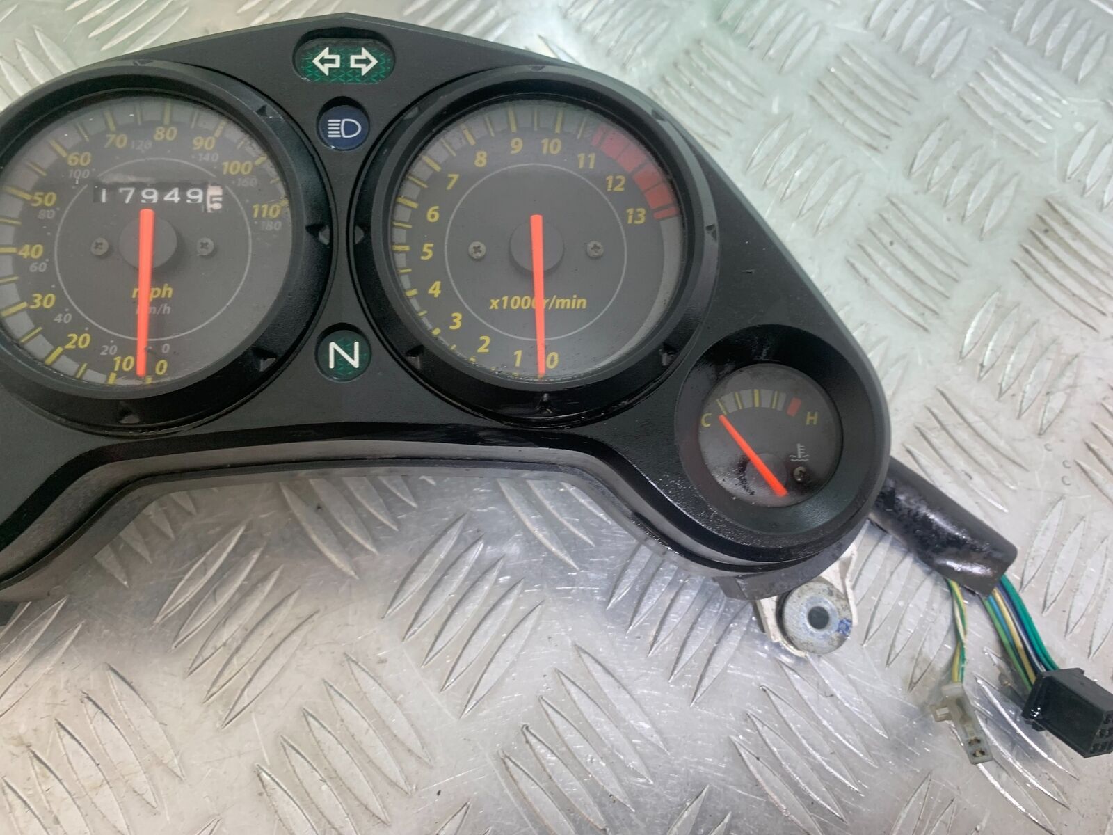 HONDA CBR125 CBR 125 CLOCKS SPEEDO DASH YEAR 2004-06  (CMB1040)