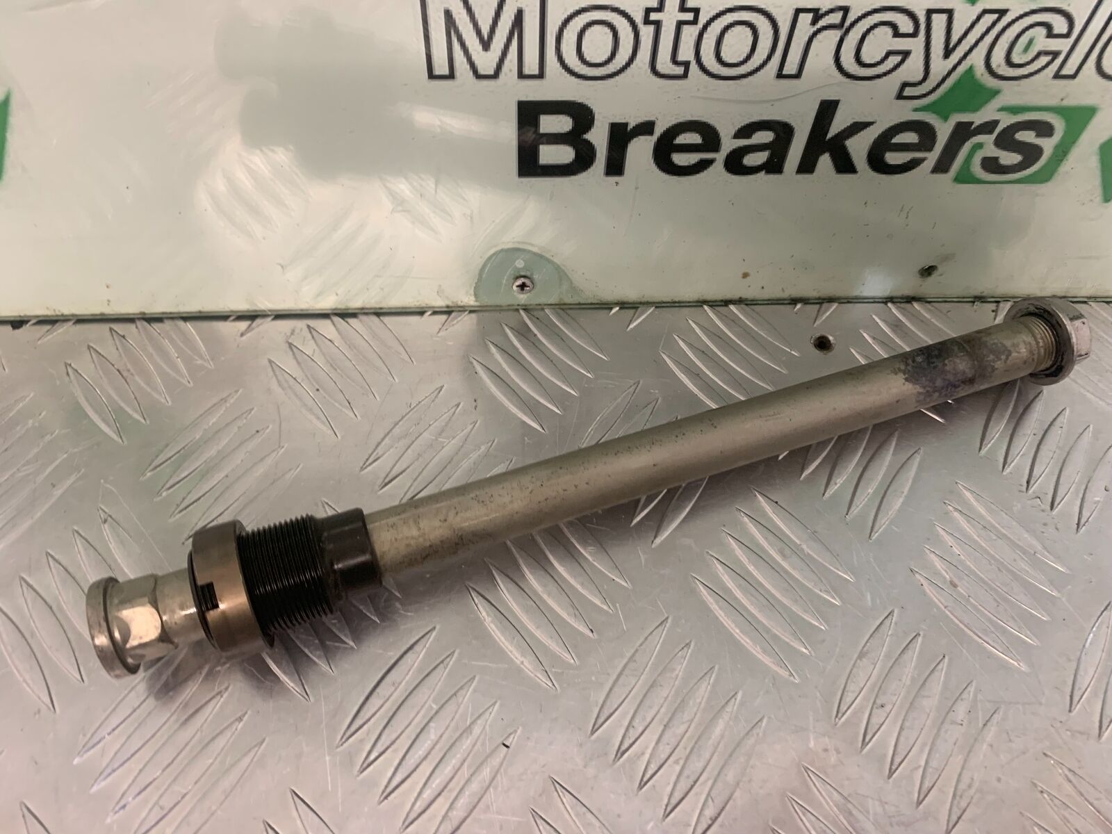 KAWASAKI ZX6R ZX6 R SWINGARM SPINDLE   YEAR 2007 2008 (STOCK 973)