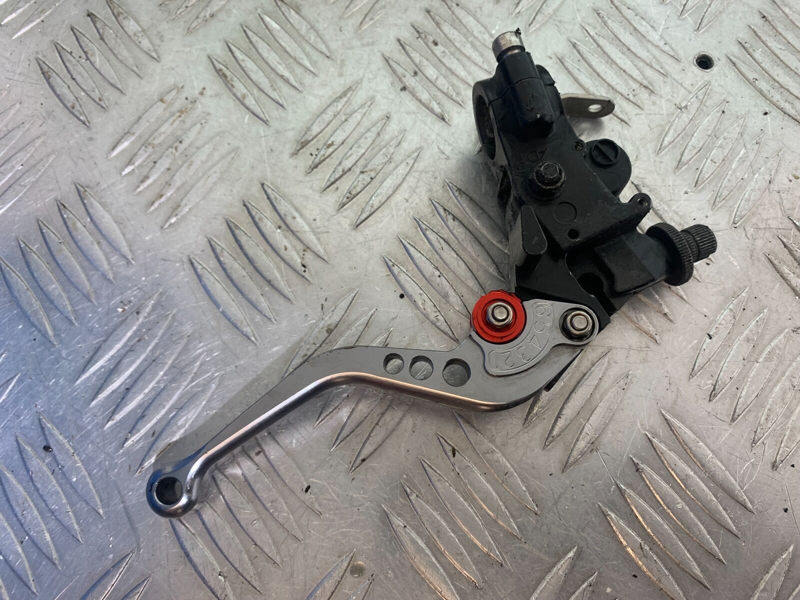 KAWASAKI Z750 ZR750 ZR-7S CLUTCH LEVER AND BRACKET  YEAR 1999-05 (CMB1135)