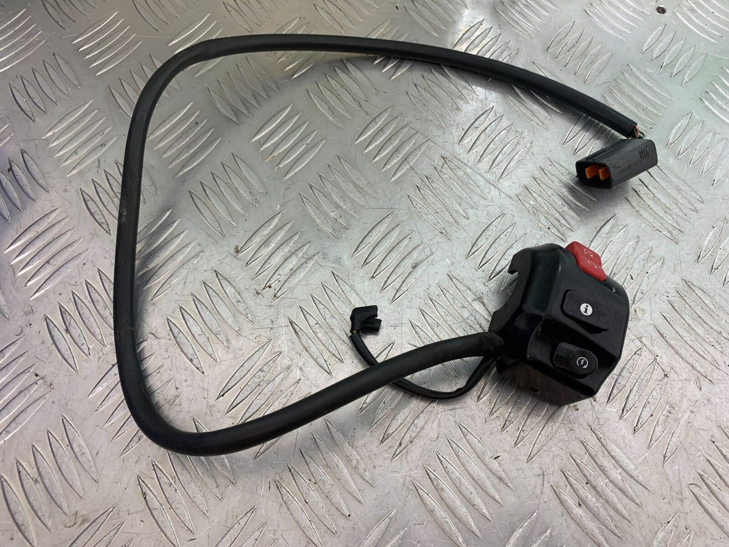 TRIUMPH THUNDERBIRD 1600 RIGHT SWITCH GEAR   YEAR 2011 (CMB1107)