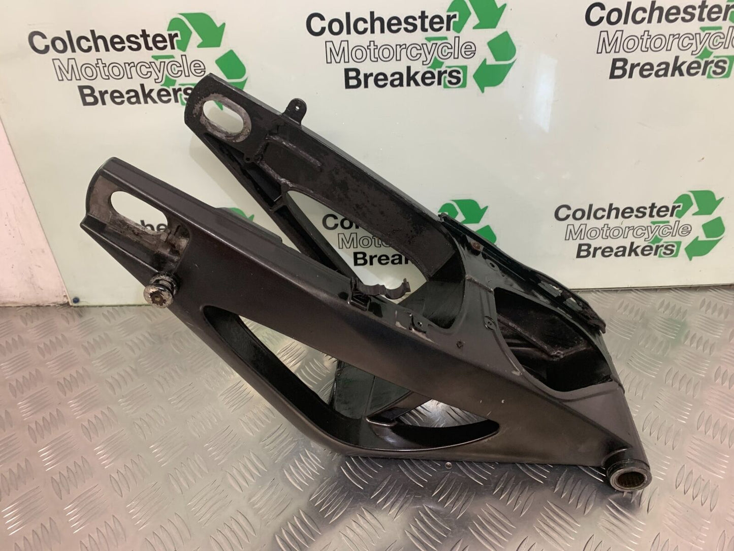 YAMAHA YZF R1 5VY SWINGARM  YEAR 2004-2006 (STOCK 953)