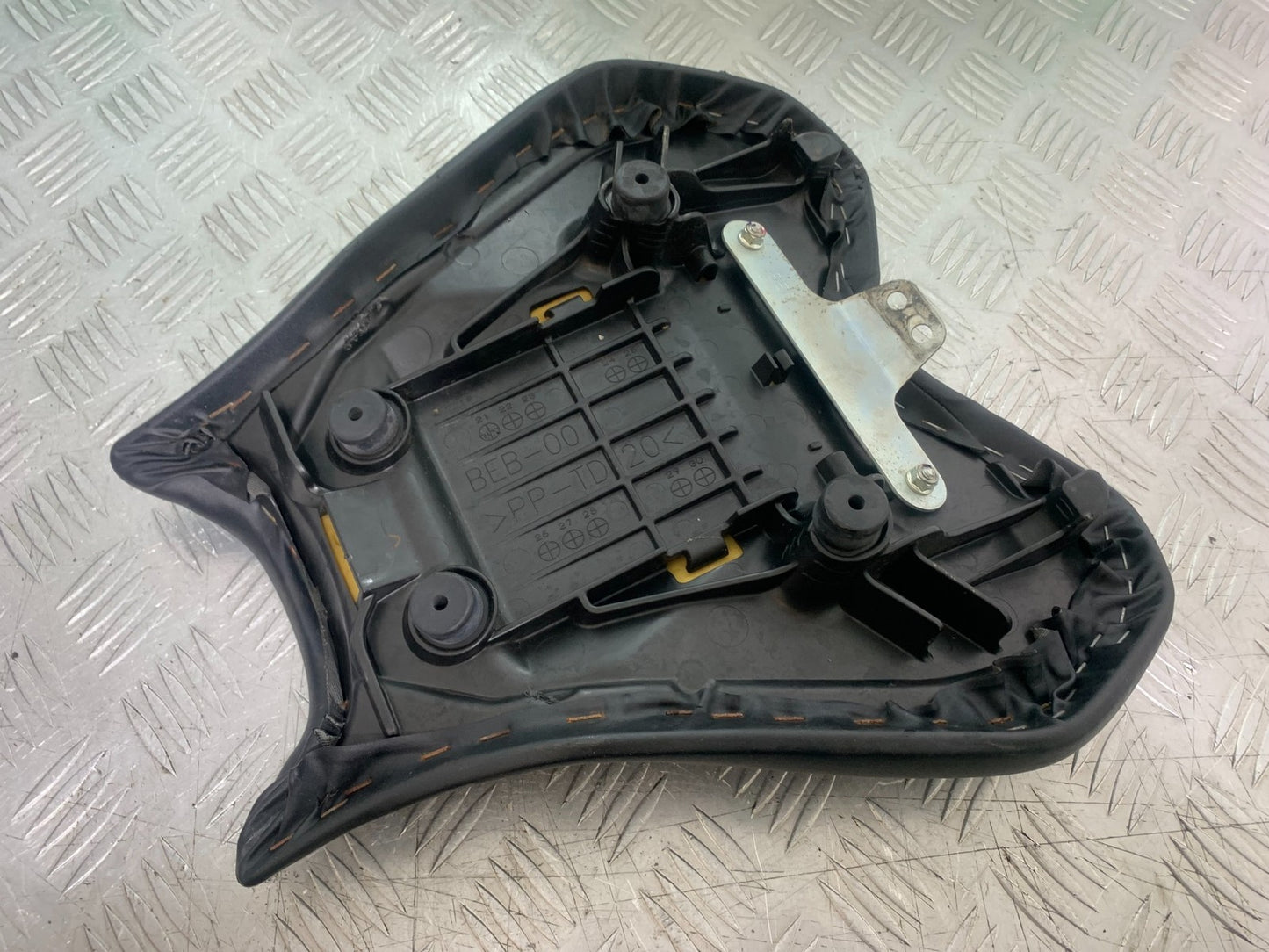 YAMAHA YZF R7 FRONT SEAT  YEAR 2022-2025 (CMB1255)