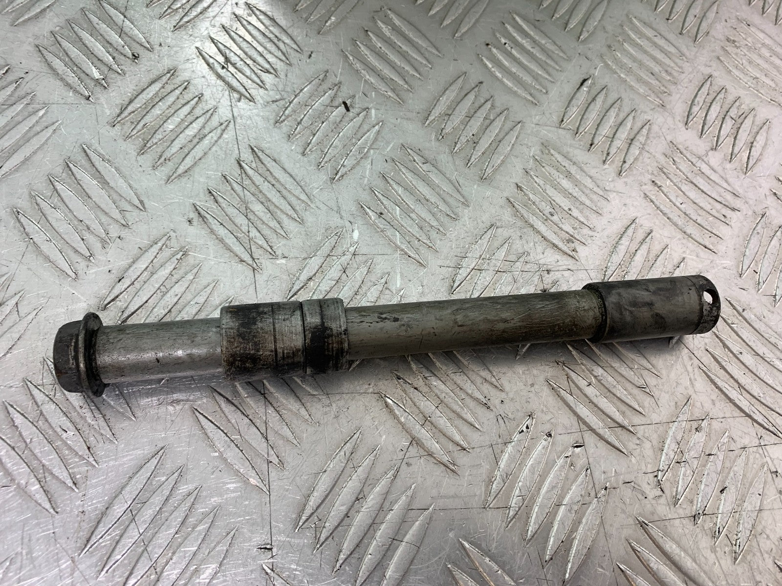 HONDA CBF600 CBF 600 FRONT WHEEL SPINDLE  YEAR 2004 -07 (CMB1247)