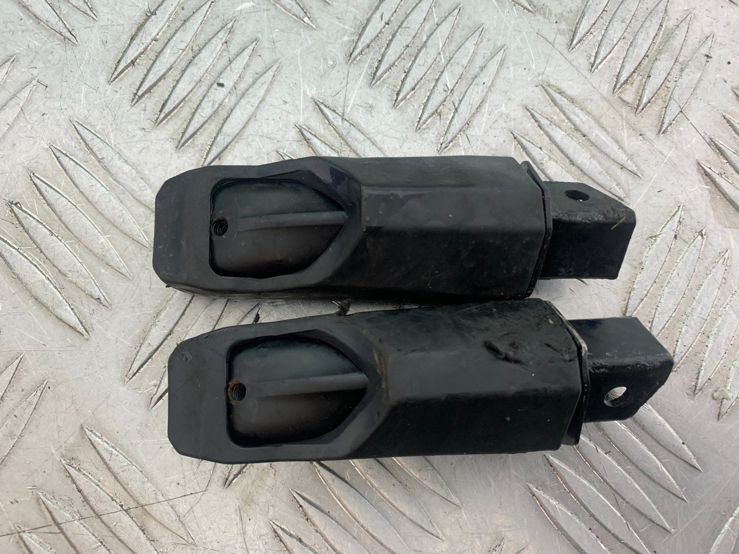 KAWASAKI J125 J125 FOOTPEGS   YEAR 2016-2020 (CMB1158)