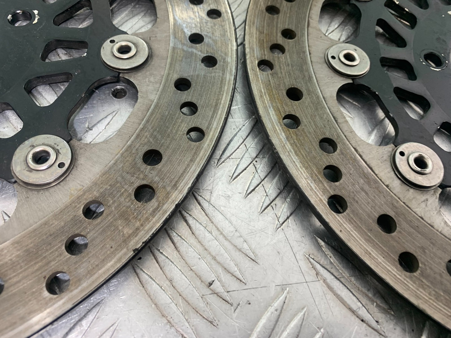 TRIUMPH 955i SPRINT ST FRONT BRAKE DISCS    1999-2004 (CMB1176)