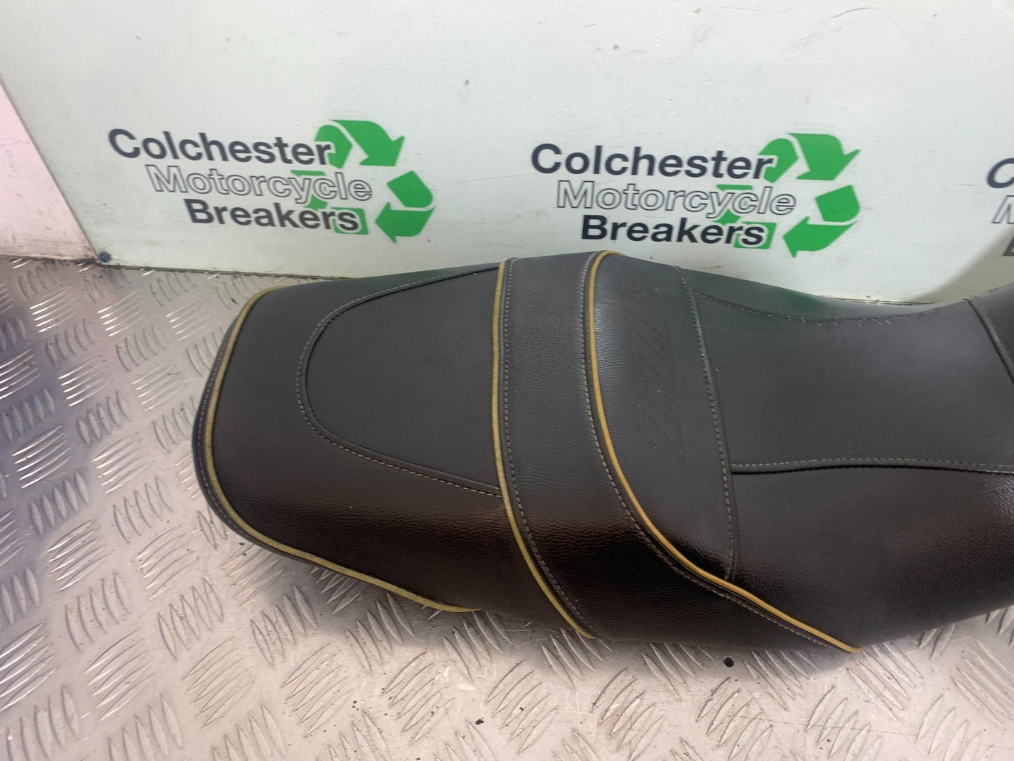 KAWASAKI ZZR1100 D SEAT    YEAR 1993-2001 (CMB1164)