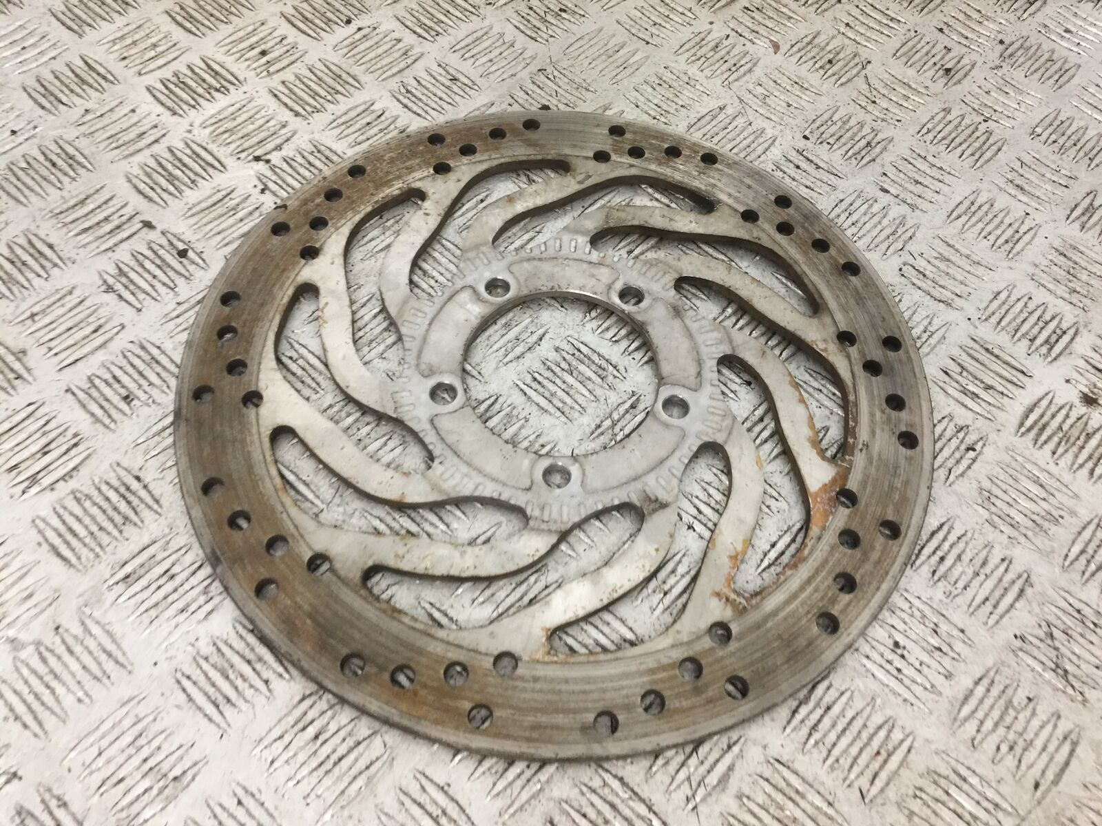 TRIUMPH 900 STREET SCRAMBLER FRONT BRAKE DISC YEAR 2018  (STOCK 896)