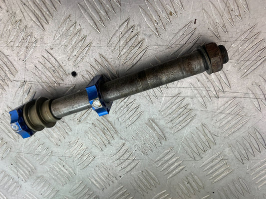 KAWASAKI KXF450 KXF 450 REAR WHEEL SPINDLE YEAR 2013 CMB1217)