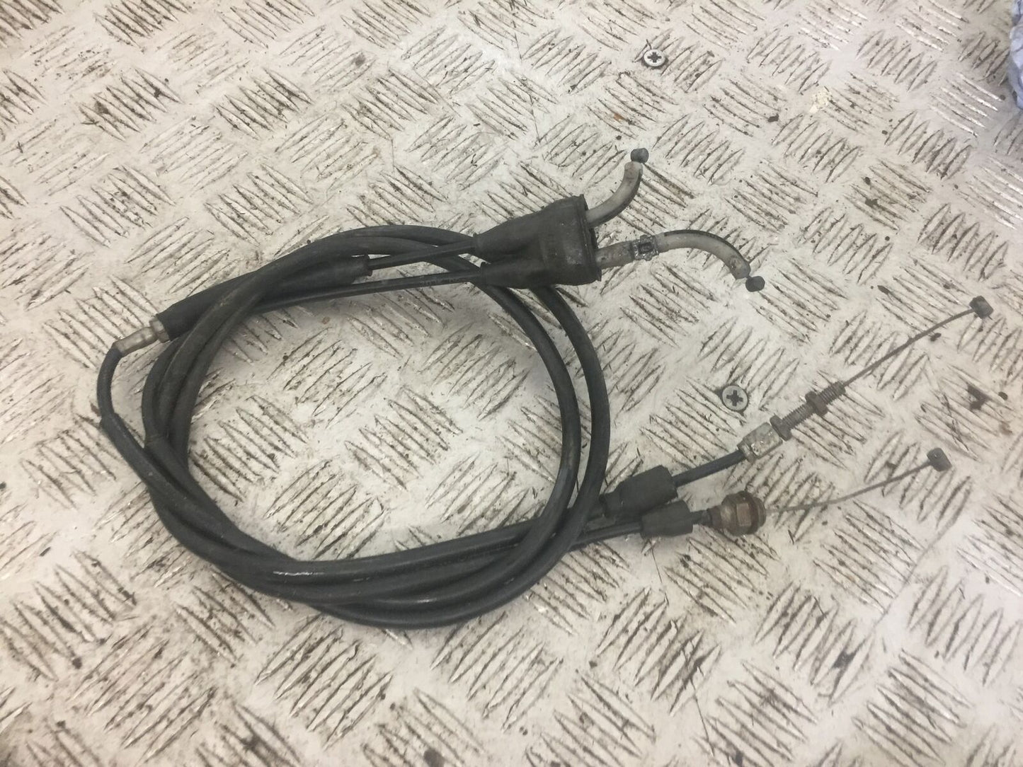 YAMAHA YZF250 YZF 250 THROTTLE CABLES  YEAR 2004 (STOCK 792)