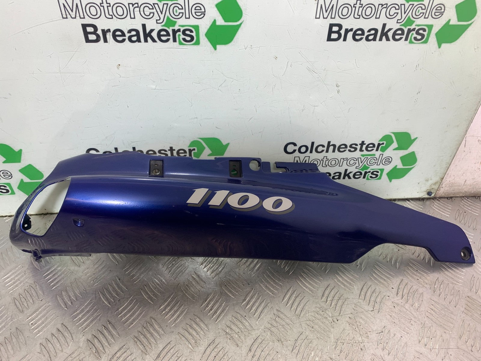 KAWASAKI ZZR1100 D RIGHT SEAT PANEL  YEAR 1993-2001 (CMB1289)