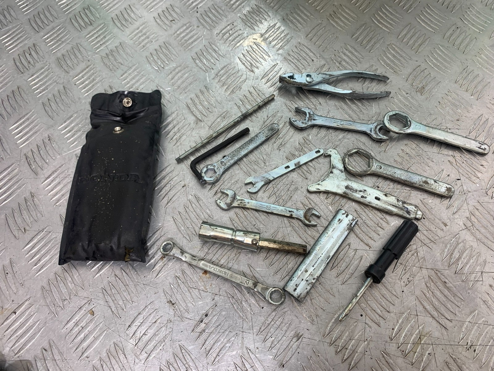 HONDA ST1100 PAN EUROPEAN TOOL KIT  YEAR 1993-2001 (CMB1195)